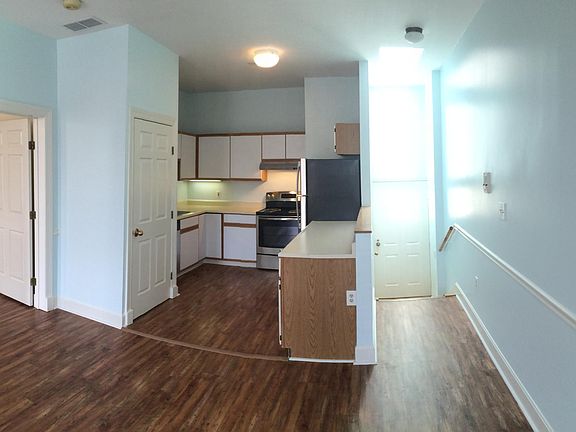 3rd image of 432 Hopkins St APT 7