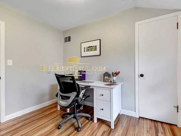 2848 Kentucky Ave S — Photo 10