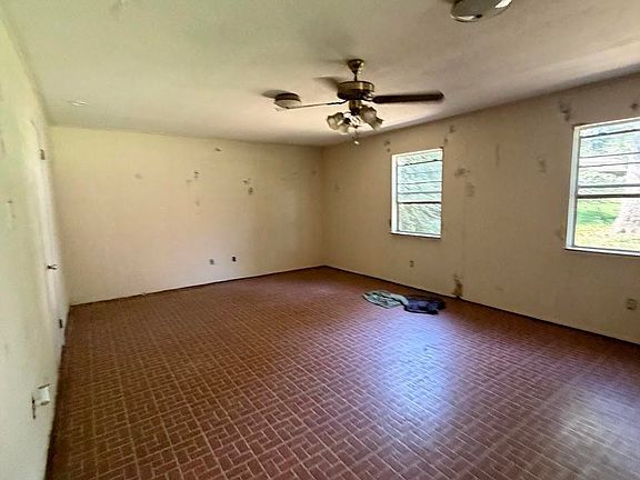 3rd image of 504 Newcomb Dr