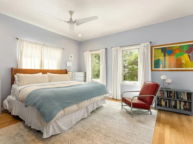910 Nowita Pl — Photo 3