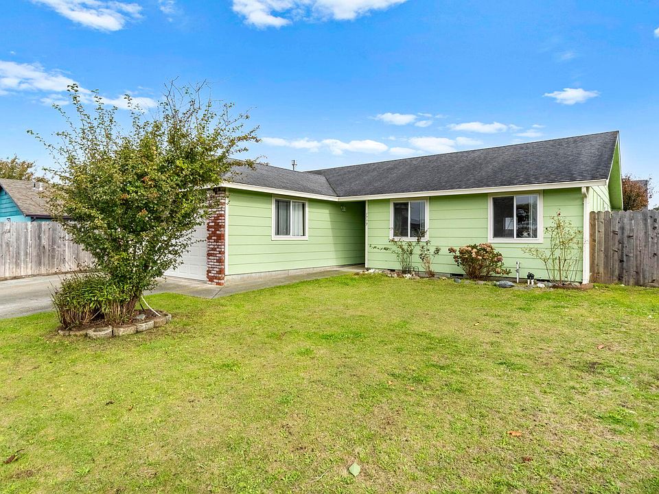 1st image of 1779 Oakdale Dr