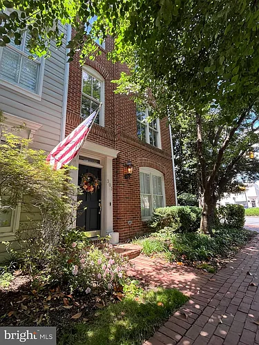 301 S Henry St Photo 1