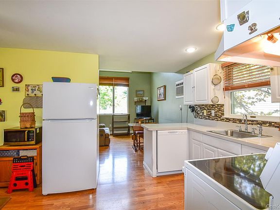 4th image of 38 Montauk Road