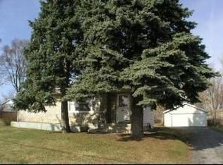 605 Pyott Rd, Lake In The Hills, IL 60156