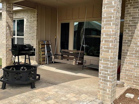 3rd image of 416 Holstein Dr