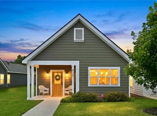 825 NE Heights Ln, Bentonville, AR 72712