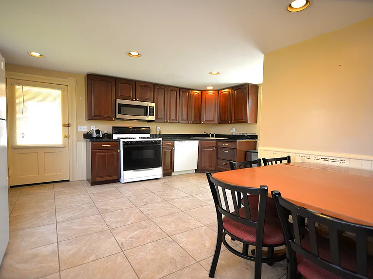 110 Brown St #1 — Photo 9