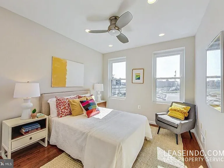 535 Gresham Pl NW — Photo 16