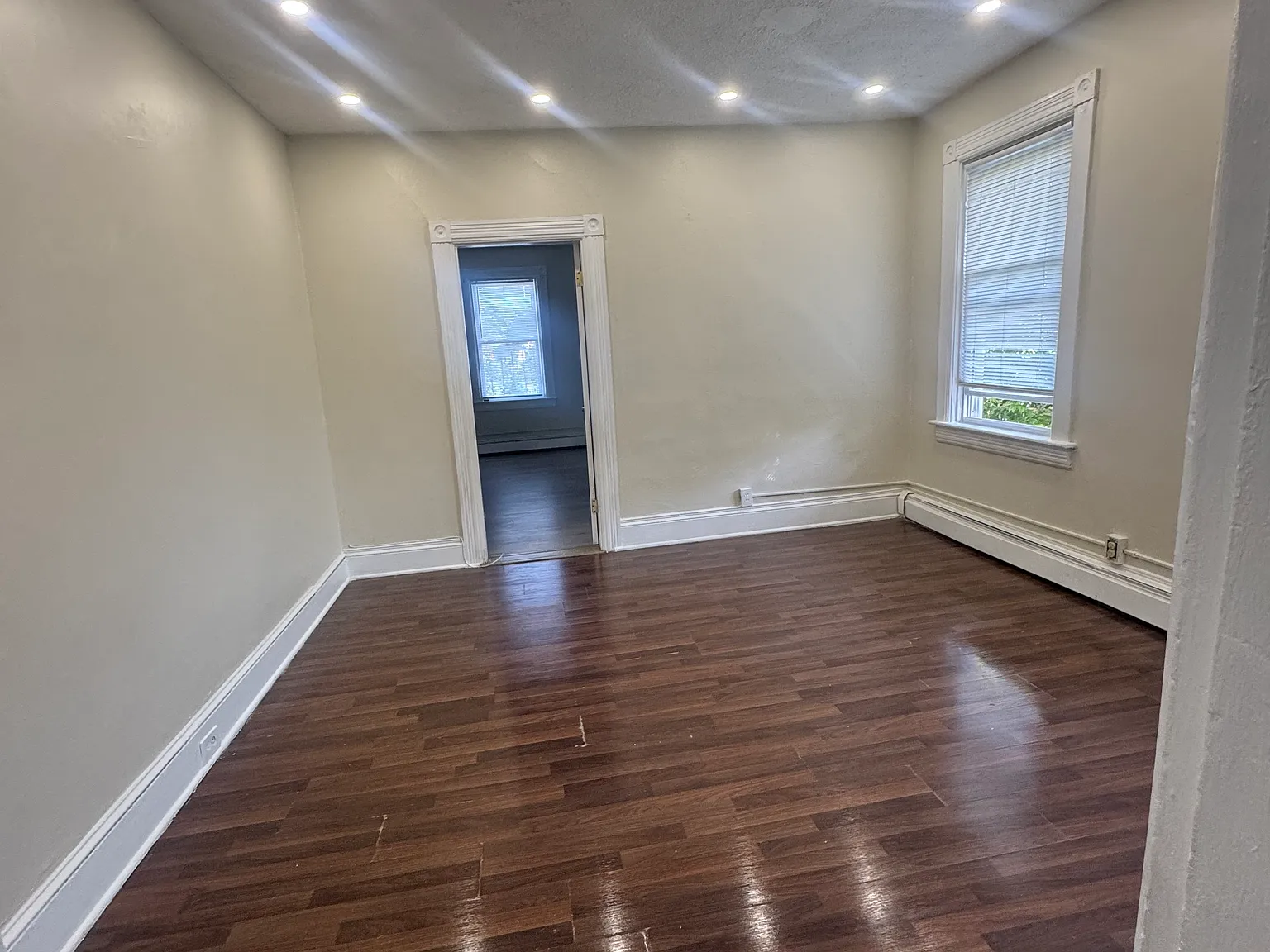 3 bed, 1200 sqft, $1,900 — Photo 4