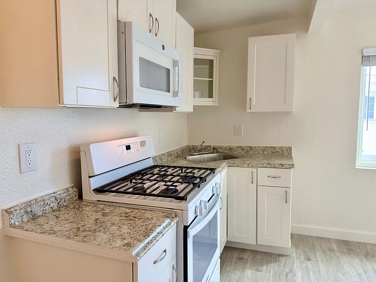 523 N Citrus Ave — Photo 10