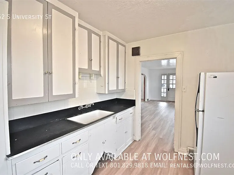 462 S University St — Photo 8