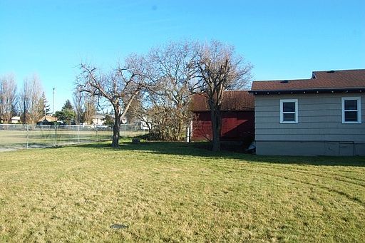 3rd image of 1122 SE 4th Ave