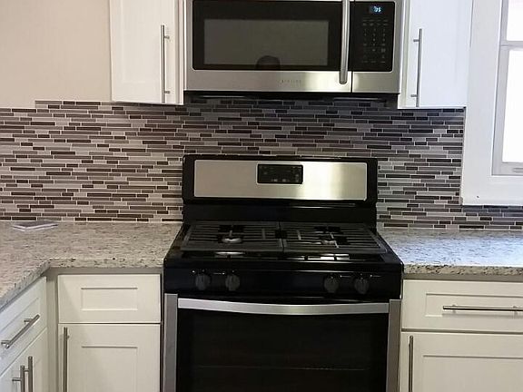 4th image of 227 S Grant St #2