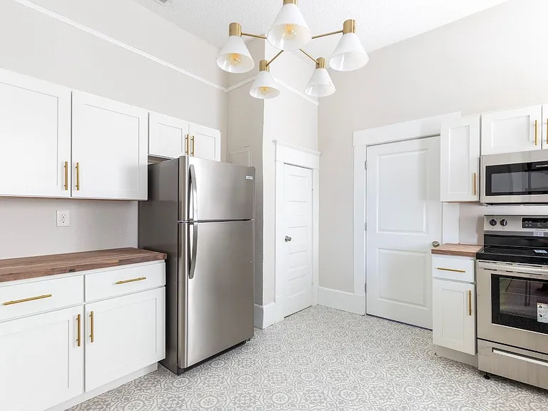 1016 E Anderson St — Photo 30