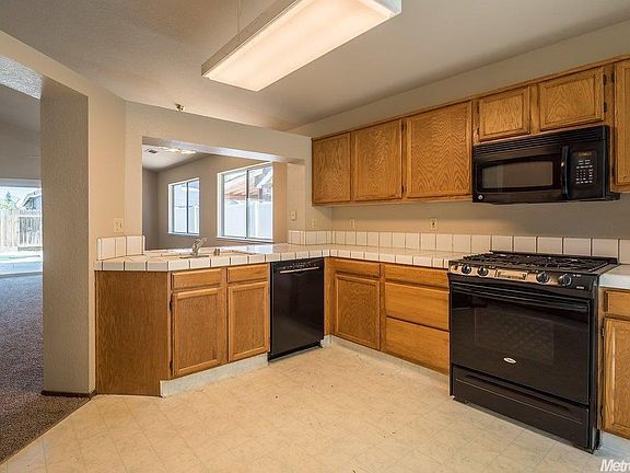 3rd image of 4813 Devereaux Way