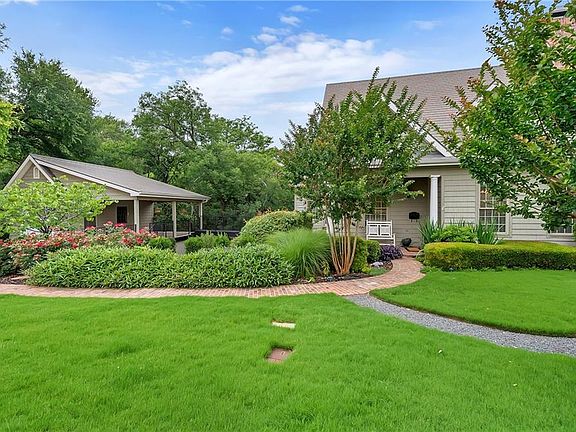 3rd image of 3060 Bellaire Dr W