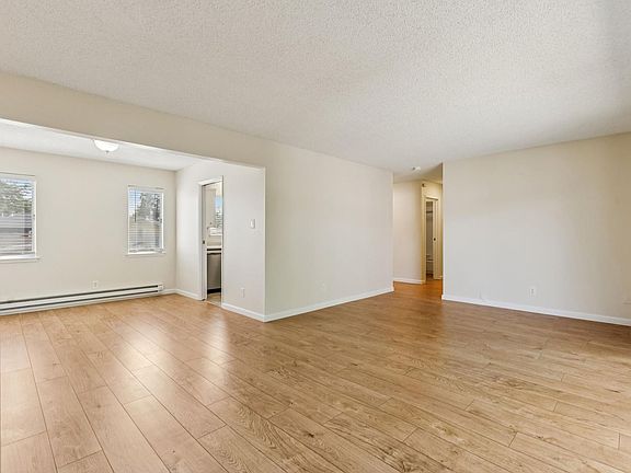 3rd image of 960 Oak Ln #E