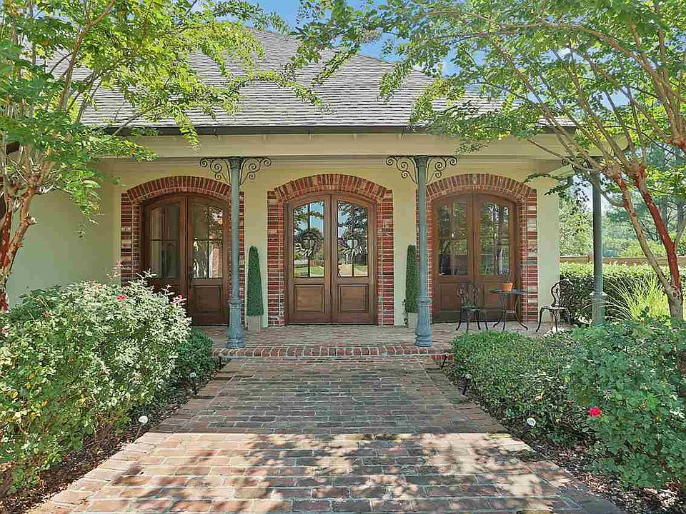 1st image of 151 Woodlands Glen Cir