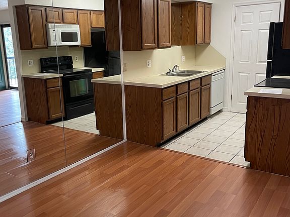 4th image of 4400 Hemingway Dr APT 203