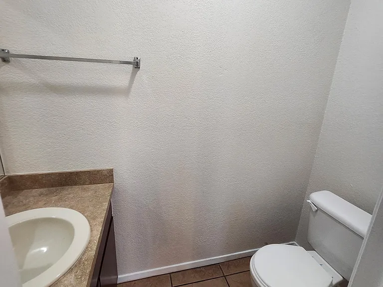 2423 Springmont Ct #2425 — Photo 6