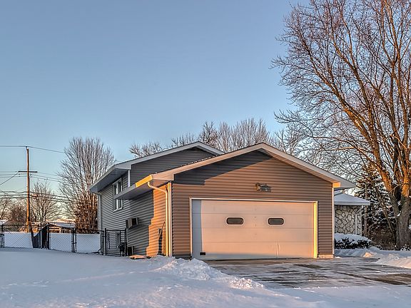 3rd image of 35W756 Crispin Dr
