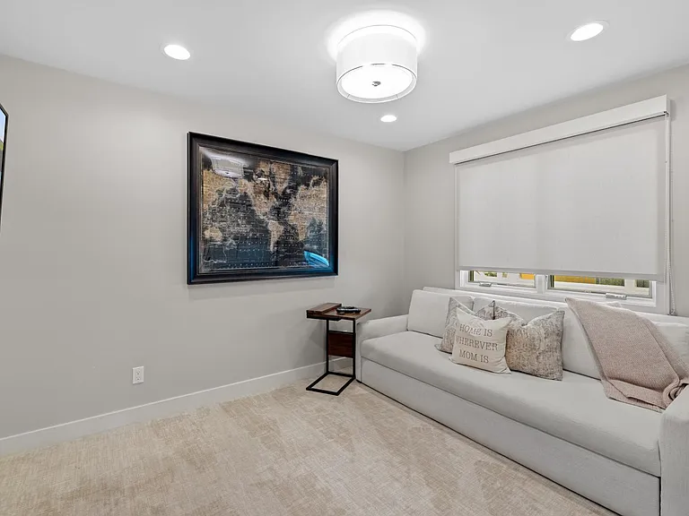 219 Diamond Ave — Photo 16