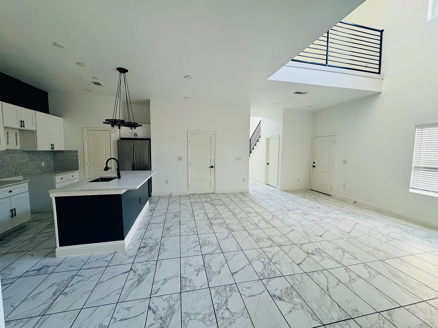 3 bed, 2813 sqft, $3,200 — Photo 2