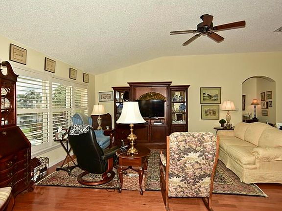 5th image of 2305 Emerald Lake Dr