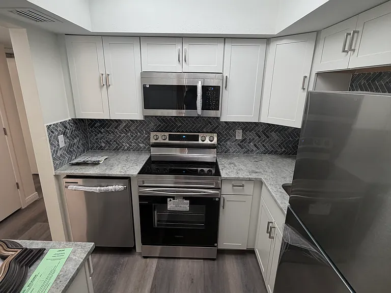 1221 Drew St #D1 — Photo 4