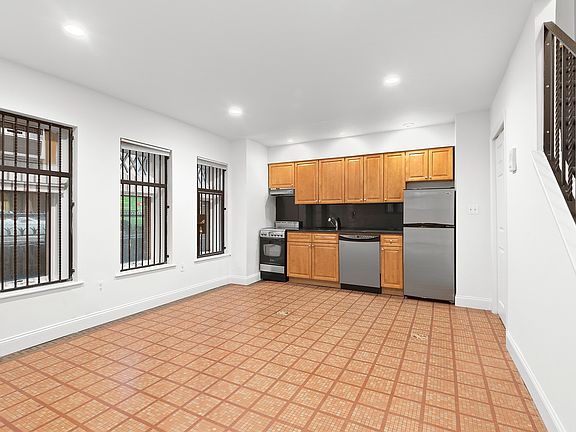 4th image of 82 Pierrepont St APT 1A