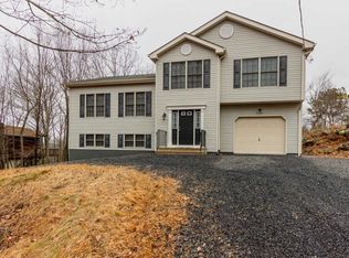 111 Cambridge Ct, Bushkill, PA 18324
