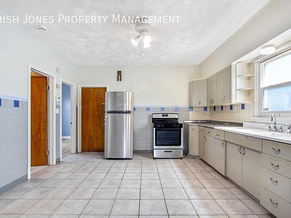4th image of 1784 William St #1