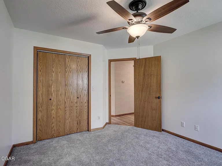 222 W Briarbrook Ln — Photo 8