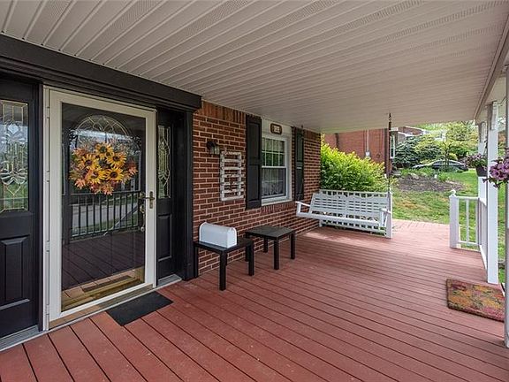 2nd image of 1380 Foxwood Dr