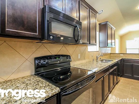 4th image of 2721 Leslie Ln