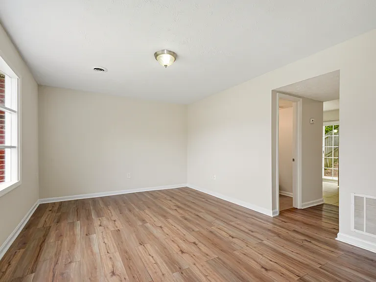 206 Ash Hollow Dr — Photo 5