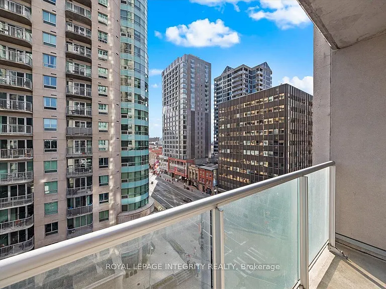 242 Rideau St #909 — Photo 23