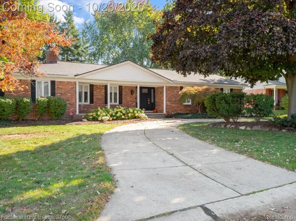 36984 Heatherton Dr, Farmington, MI 48335
