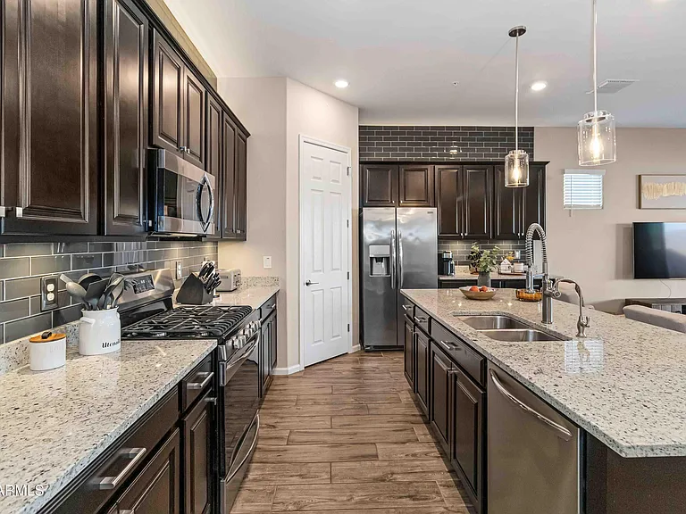 21261 W Virginia Ave — Photo 6