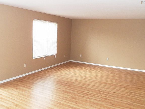 3rd image of 2081 Park Run Dr APT A