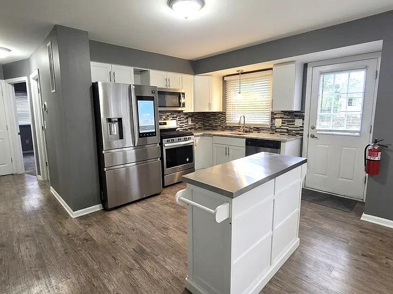 1032 Valley Stream Rd — Photo 7