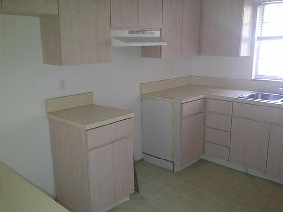 4th image of 2839 Somerset Park Dr APT 101