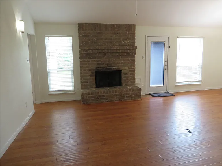 2815 Old Fort Rd — Photo 2