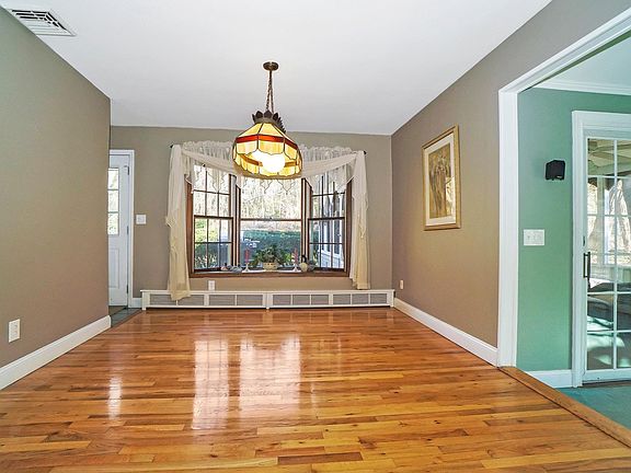 4th image of 391 Landing Ave