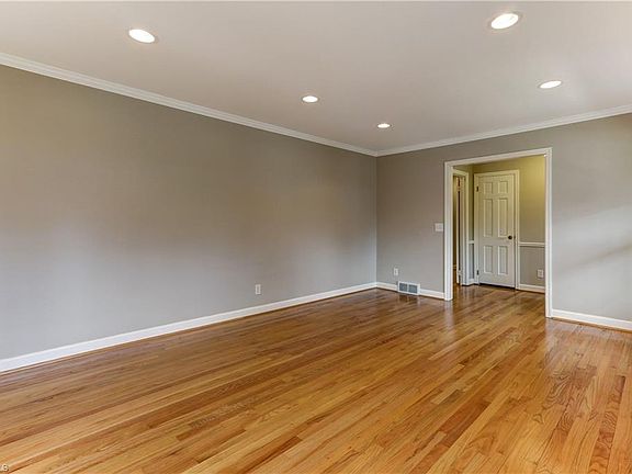 4th image of 3015 New Hanover Dr