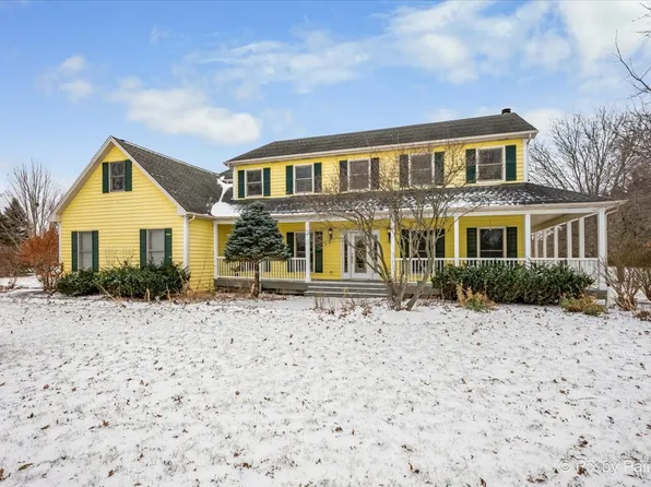 5N022 Hunters Ln, St Charles, IL 60175
