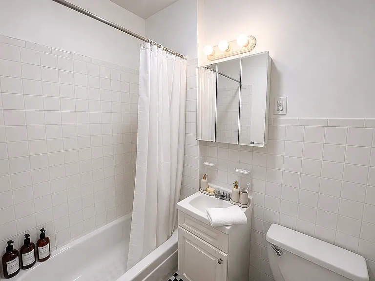 17 Stuyvesant St #6 — Photo 4