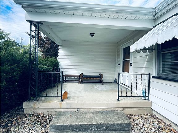 2nd image of 3336 N Wendover Cir