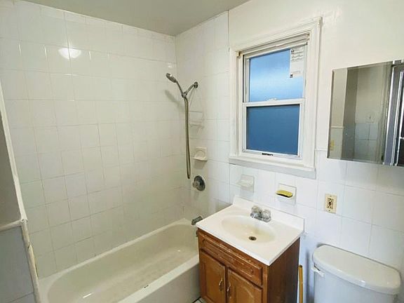 5th image of 37 Clendenny Ave Floor 2