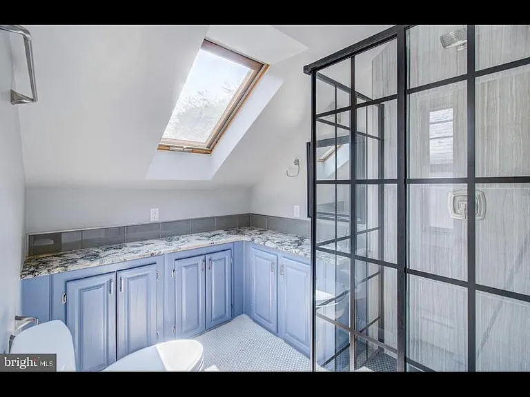 830 Lower Ferry Rd — Photo 2